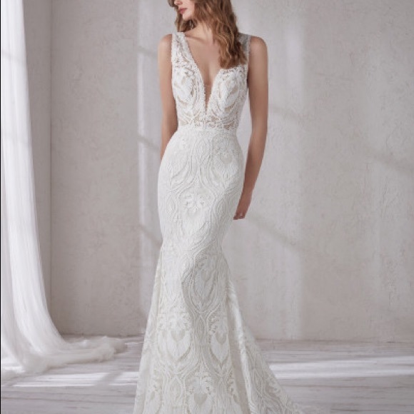 Never worn Pronovias wedding gown - Picture 3 of 6